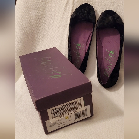 Blowfish Black Velvet Dream Flats (New in box never worn) - Picture 4 of 4